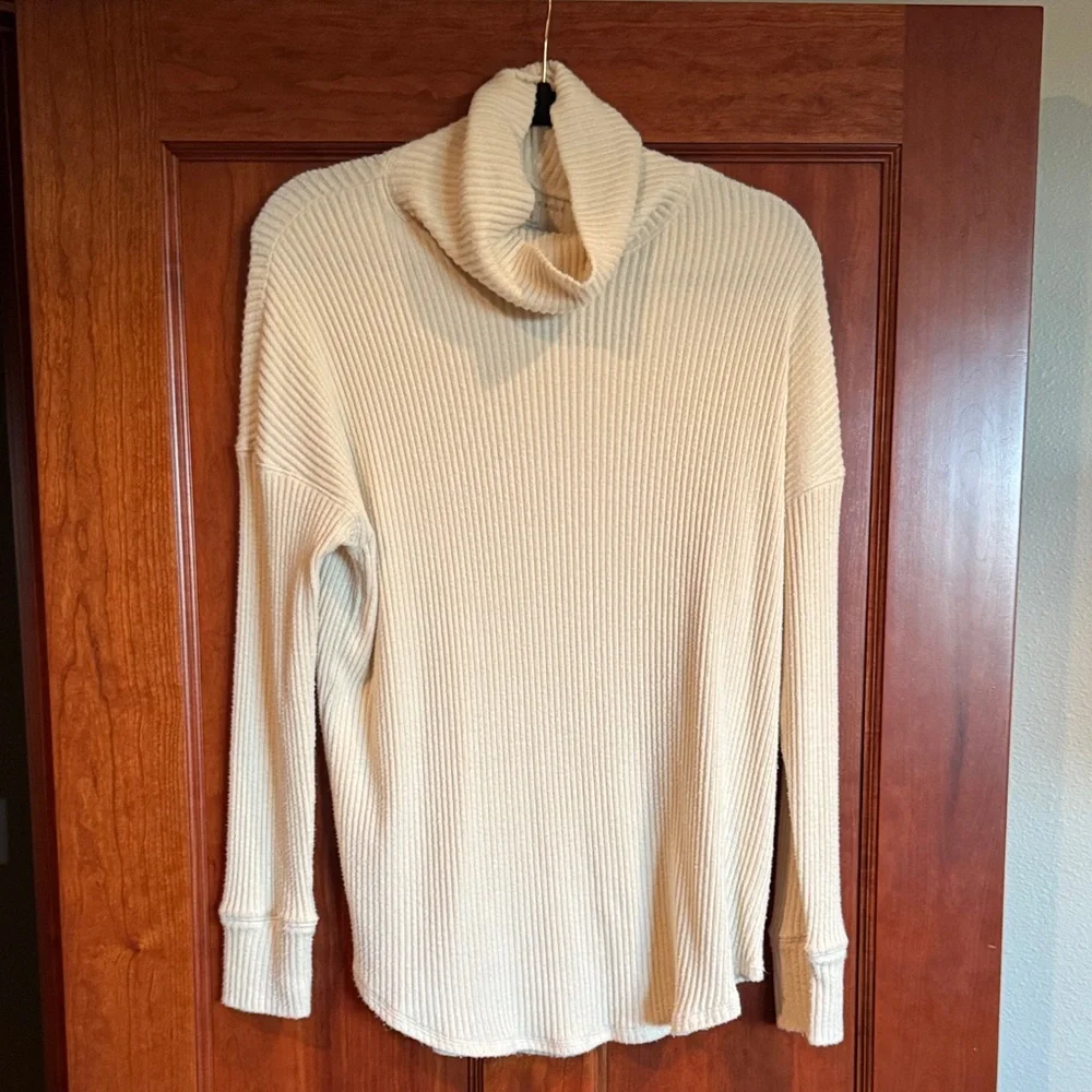American Eagle Outfitters Cream Turtleneck Sweater